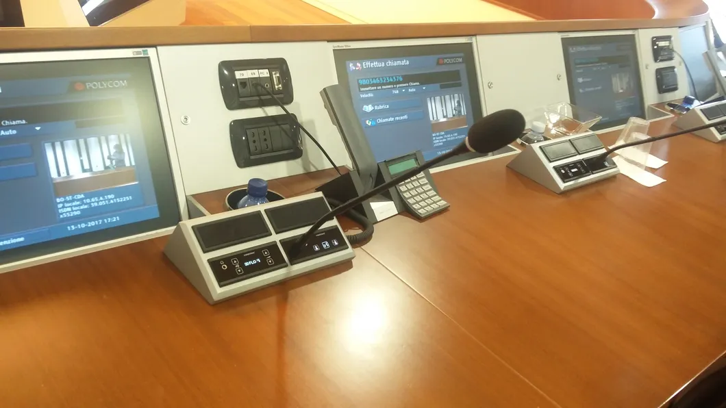 Cat5 Wired DSP Conference System Flush Mount Gooseneck Microphone with Earphone for Delegate Unit